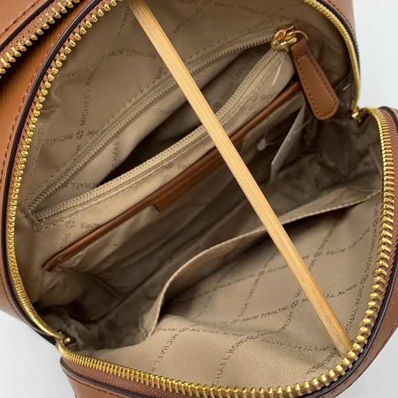 MICHAEL KORS JAYCEE MEDIUM BACKPACK VANILLA SIGNATURE COLOR - Picture 14 of 16